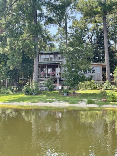 Lakehouse get-a-way at Goss Reservoir.  