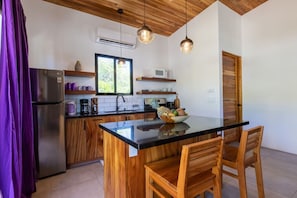 KĂŒhlschrank, Mikrowelle, Ofen, Herdplatte