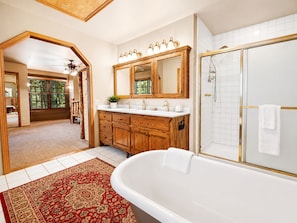 Free toiletries, hair dryer, towels, soap - Starlight Summit (Big Bear Lake)