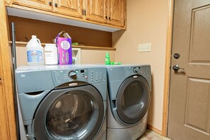 Basic Cabin | Laundry - Starlight Summit (Big Bear Lake)