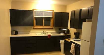 Cozy 2 Bedroom Apartment in the Heart of the City