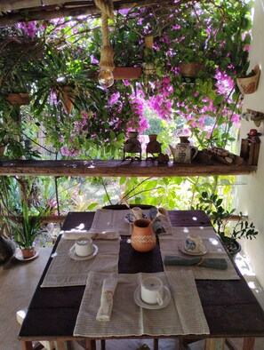 Outdoor dining - Acasahospedaria na Estrada Real (Extração)