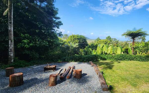 NEW -The Sugar Shack, Ocean views over cane fields from your outdoor Spa Bath