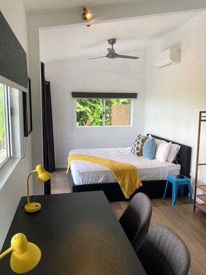 1 bedroom, desk, iron/ironing board, free WiFi - NEW -The Sugar Shack, Ocean views over cane fields from your outdoor Spa Bath  (Miallo)