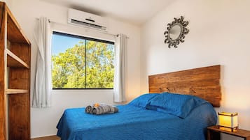 1 bedroom, Egyptian cotton sheets, premium bedding, desk