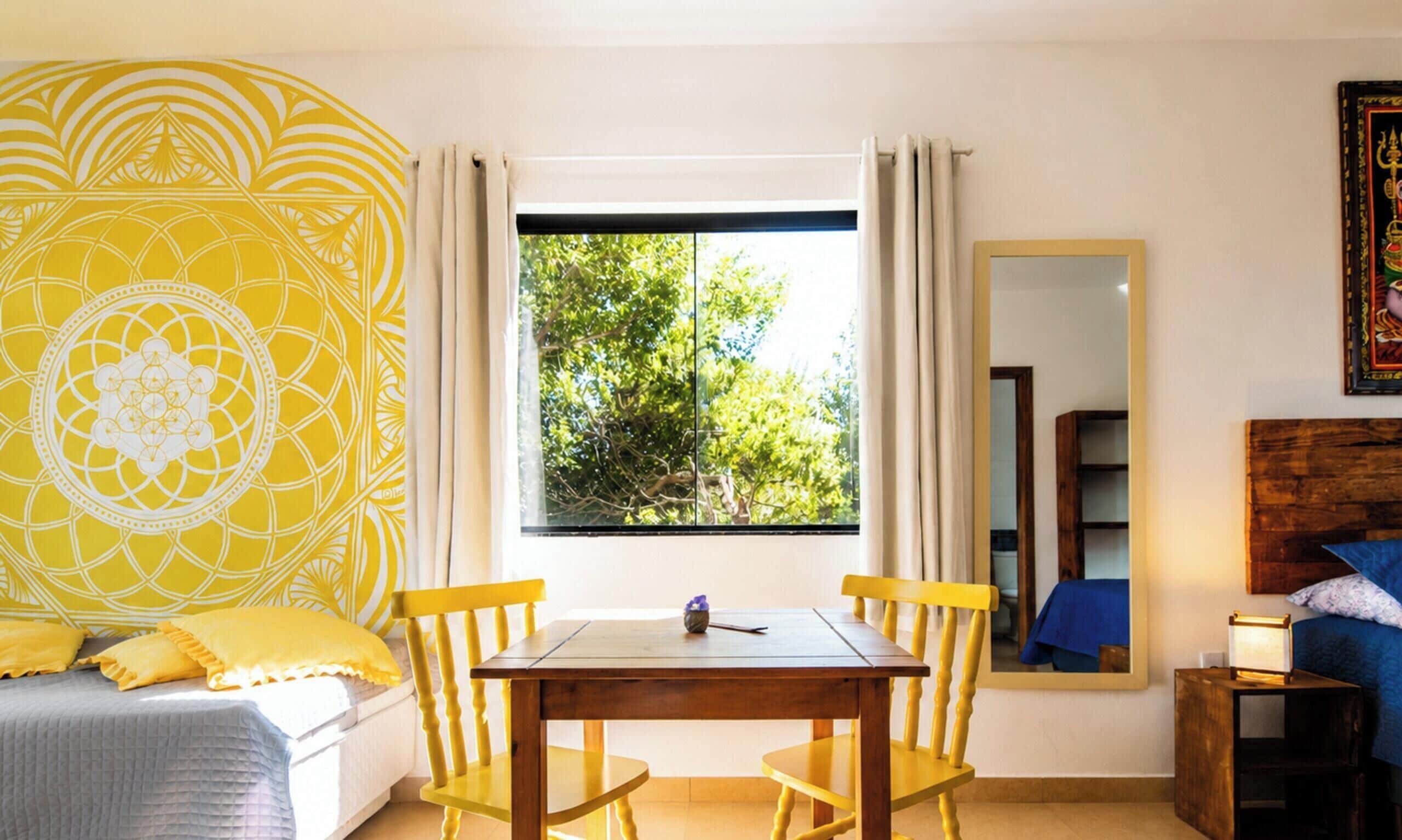 Flat 1|2 - Lugar ao Sol - Flats c/ Cozinha no Rosa | Living area | 32-inch Smart TV with digital channels, Netflix, pay movies
