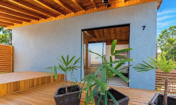 Chalé 7 - Lugar ao Sol - Flats c/ Cozinha no Rosa | Terrass/Patio