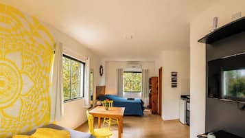 Flat 3|4 - Lugar ao Sol - Flats c/ Cozinha no Rosa | Área de estar | Smart TV 32 polegadas com canais digitais, Netflix, filmes pagos