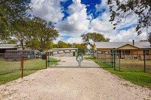 Property grounds - MP Ranch - 20min from Waco/Magnolia/Baylor (Waco)