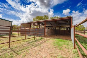 Property grounds - MP Ranch - 20min from Waco/Magnolia/Baylor (Waco)