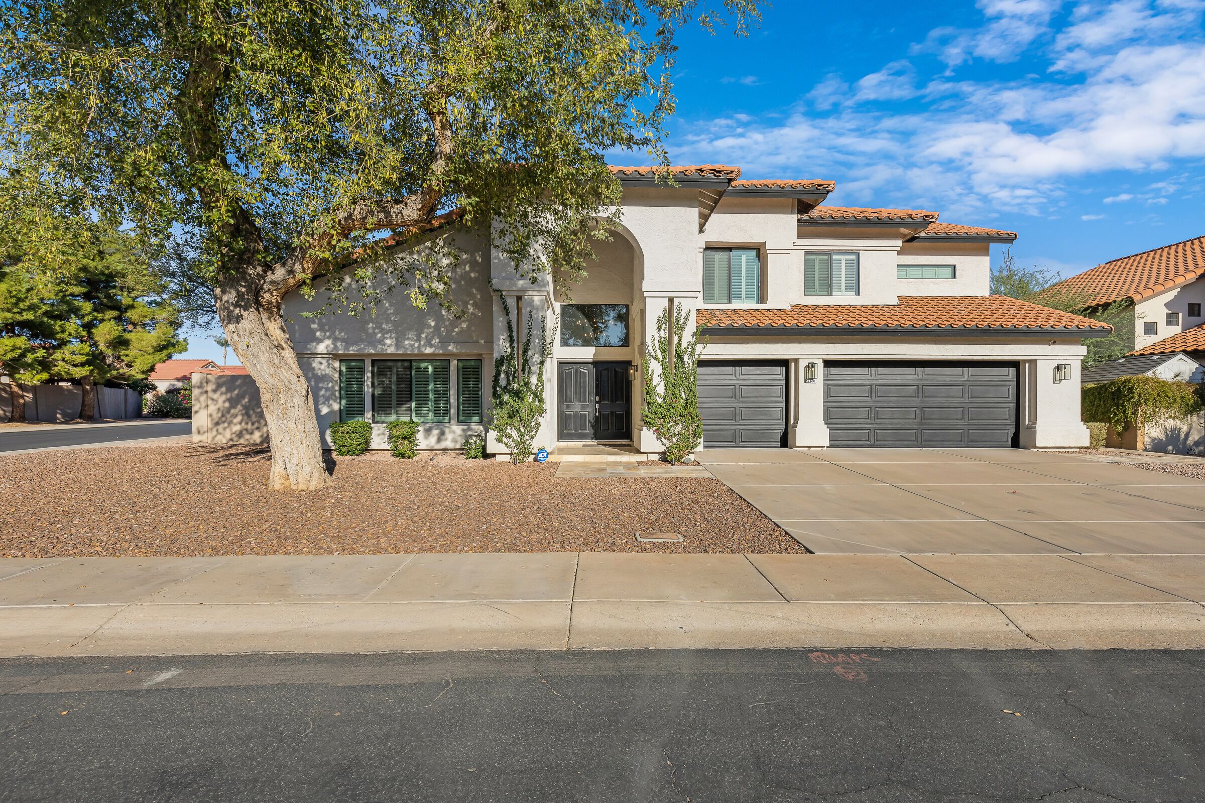 Desert Escape Minutes from Shopping, Dining & Golf