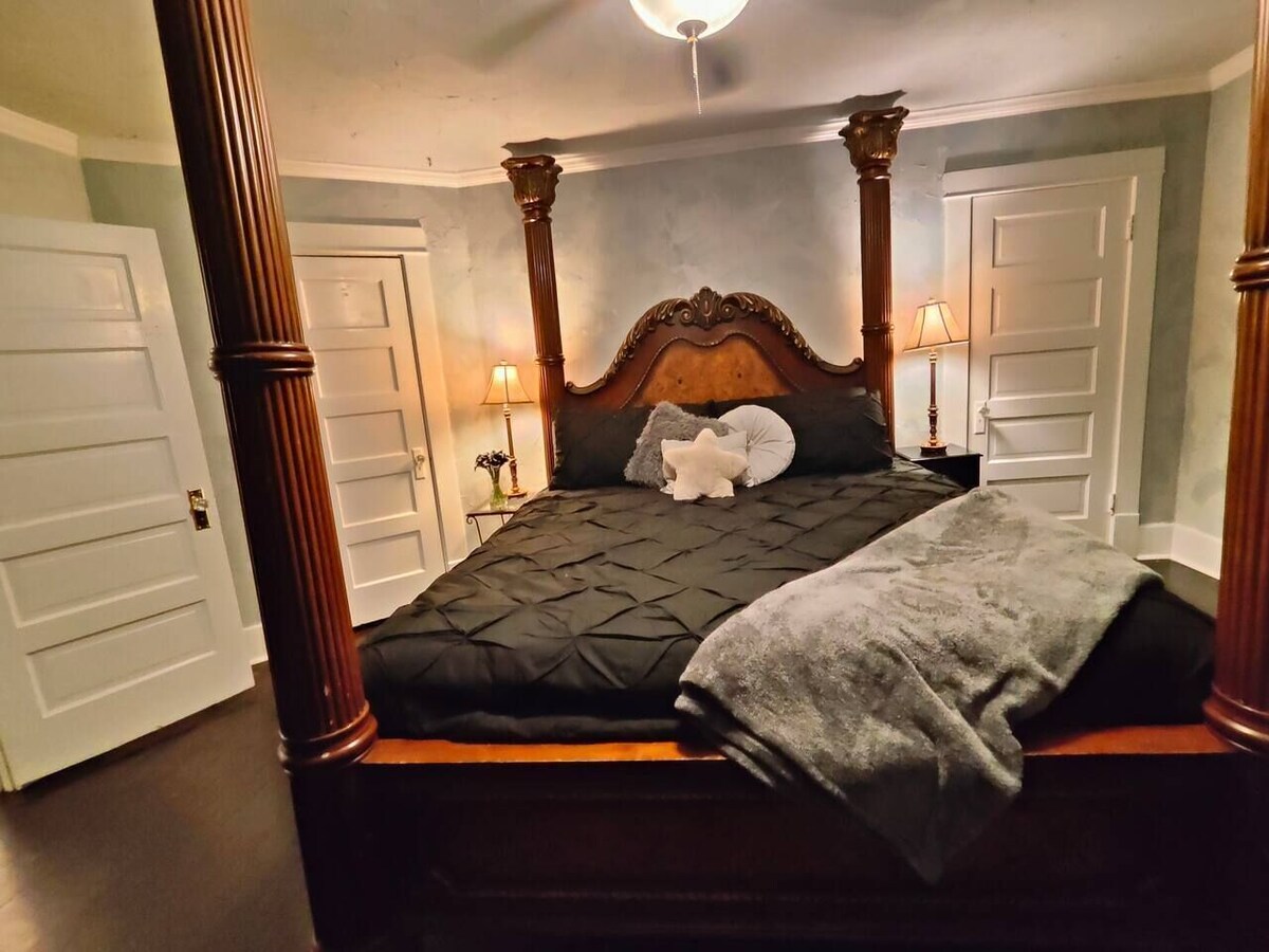 Vampire's Den
