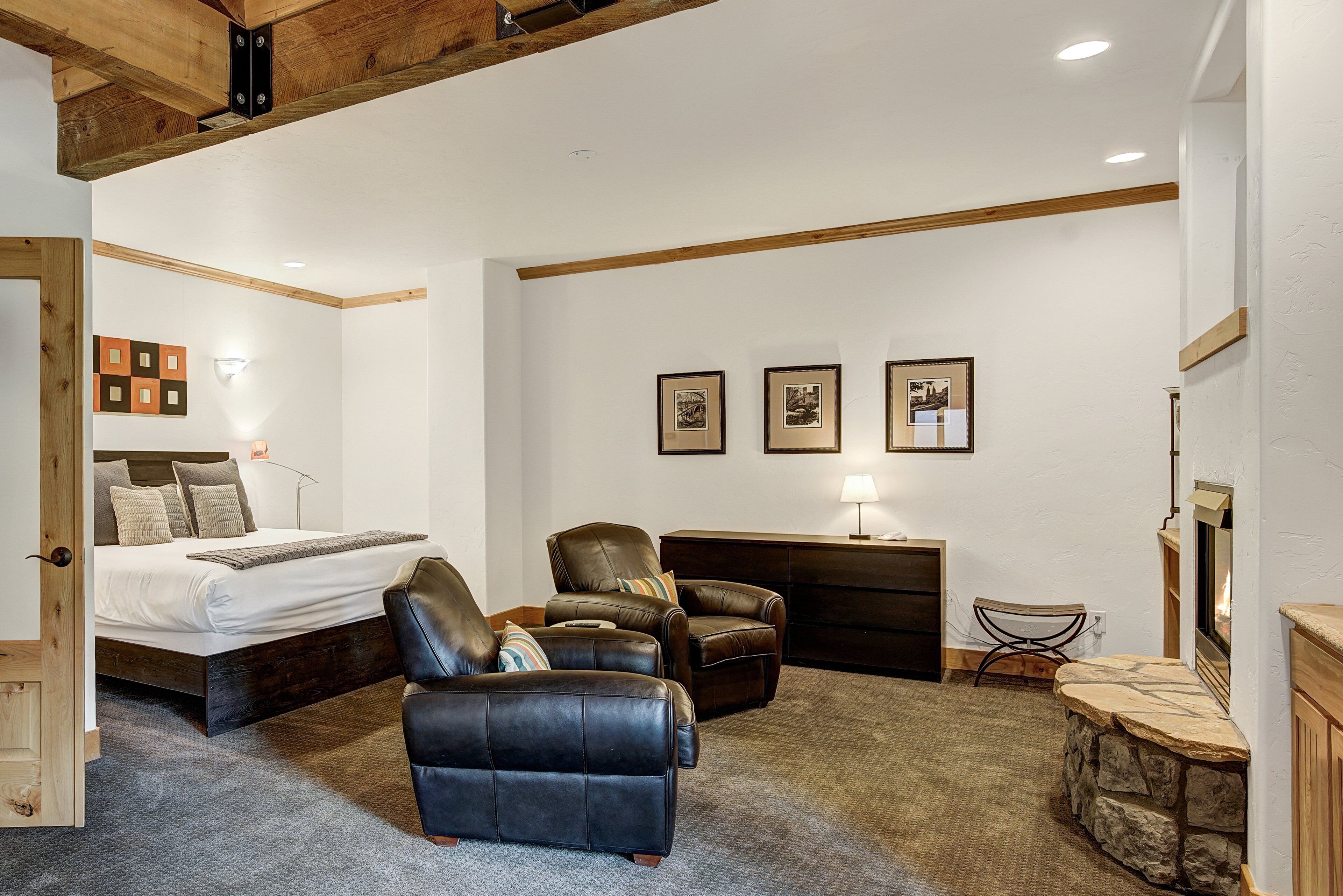 4 bedrooms, desk, iron/ironing board, WiFi