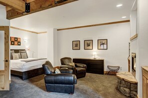 4 bedrooms, desk, iron/ironing board, WiFi - Emmett's Peak in Breck | Private Hot Tub, Mountain Views, 5min drive to Slopes/Downtown (Breckenridge)
