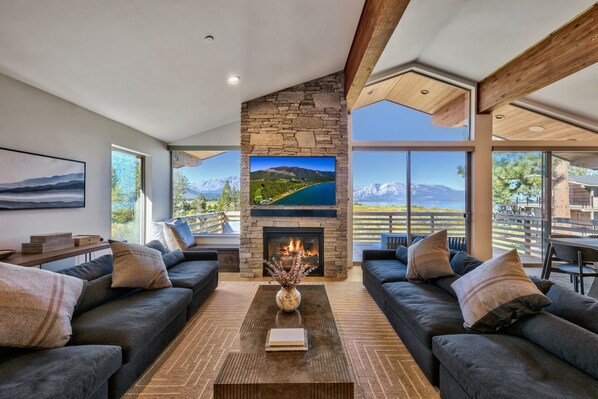 Televisio, takka, videopelejä, kirjoja