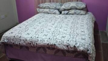 1 chambre, fer et planche Ă repasser, Wi-Fi gratuit, draps fournis