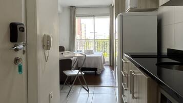 Estúdio urbano | Cozinha privada | Frigobar, micro-ondas, torradeira