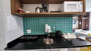 Estúdio sênior | Cozinha privada | Frigobar, micro-ondas, torradeira