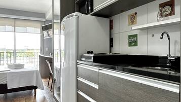 Estúdio conforto | Cozinha privada | Frigobar, micro-ondas, torradeira