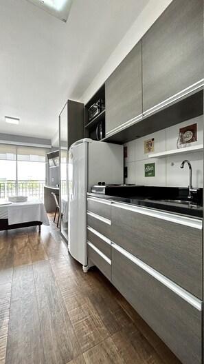 Comfort Studio | Private kitchen | Mini-fridge, microwave, toaster - WSE - Wise by Anora - Expo Center Norte (São Paulo)