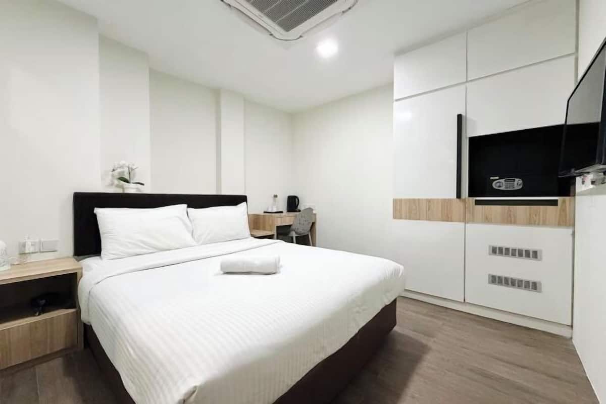 Värdeförvaringsskåp på rummet, skrivbord, gratis wi-fi och sängkläder