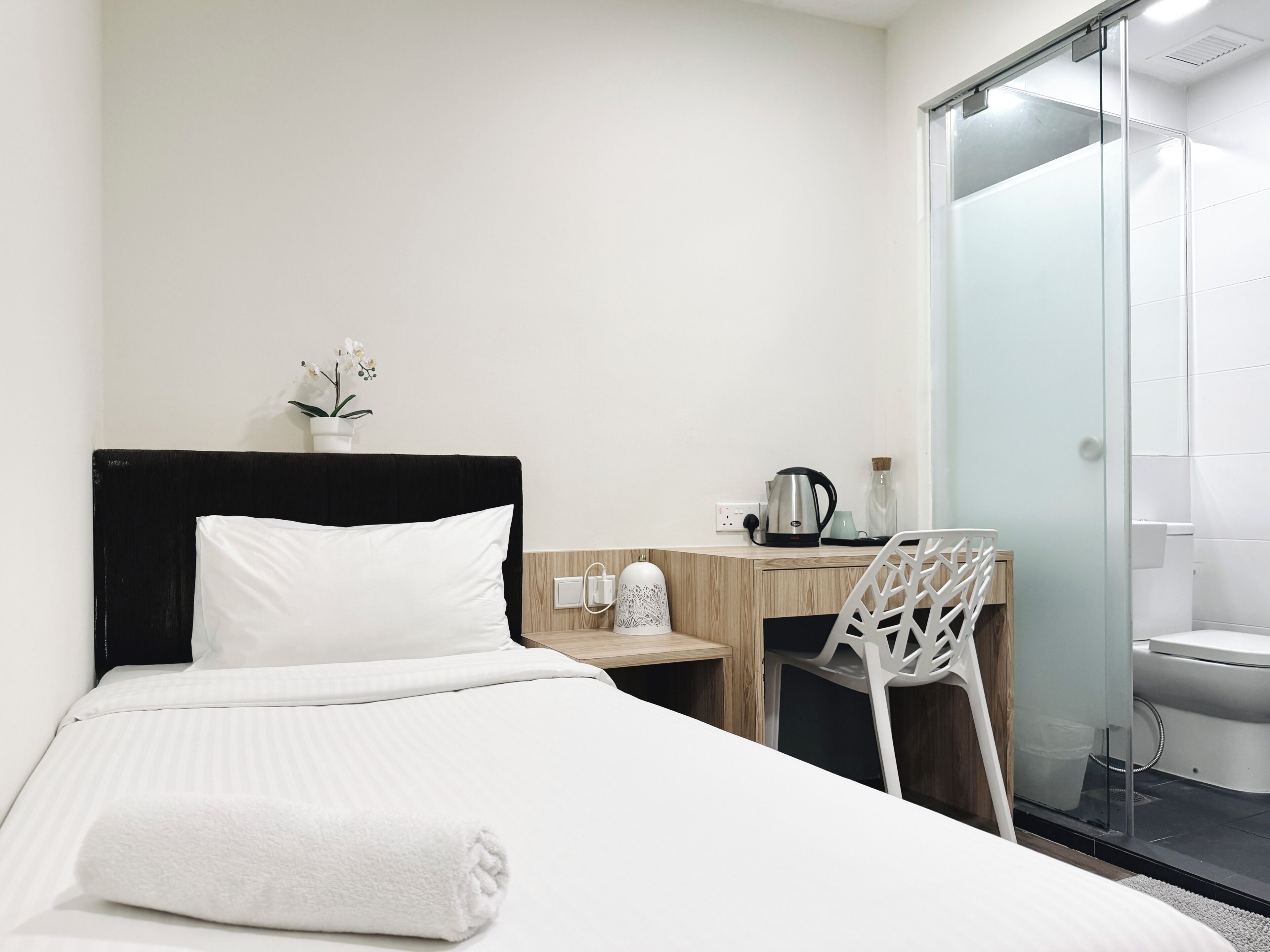 Cosy Single Room | In-room safe, desk, free WiFi, bed sheets