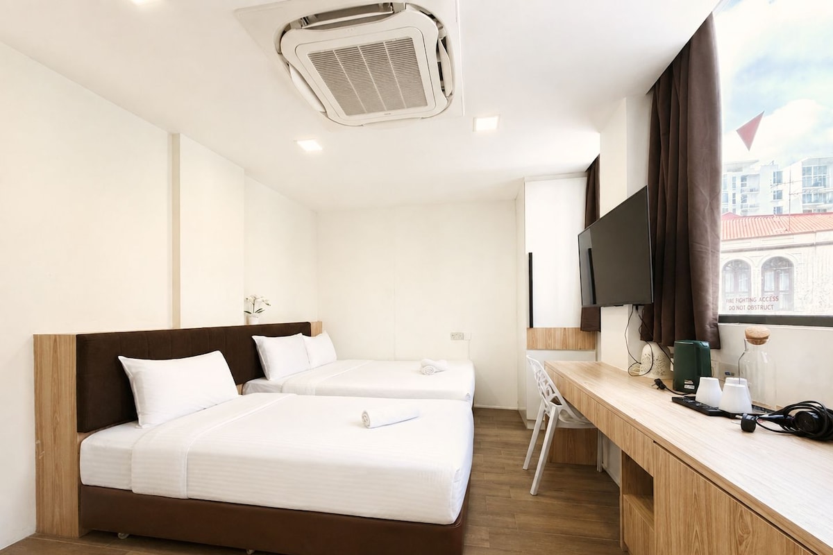 Family Triple, Window | In-room safe, desk, WiFi (free), bed sheets