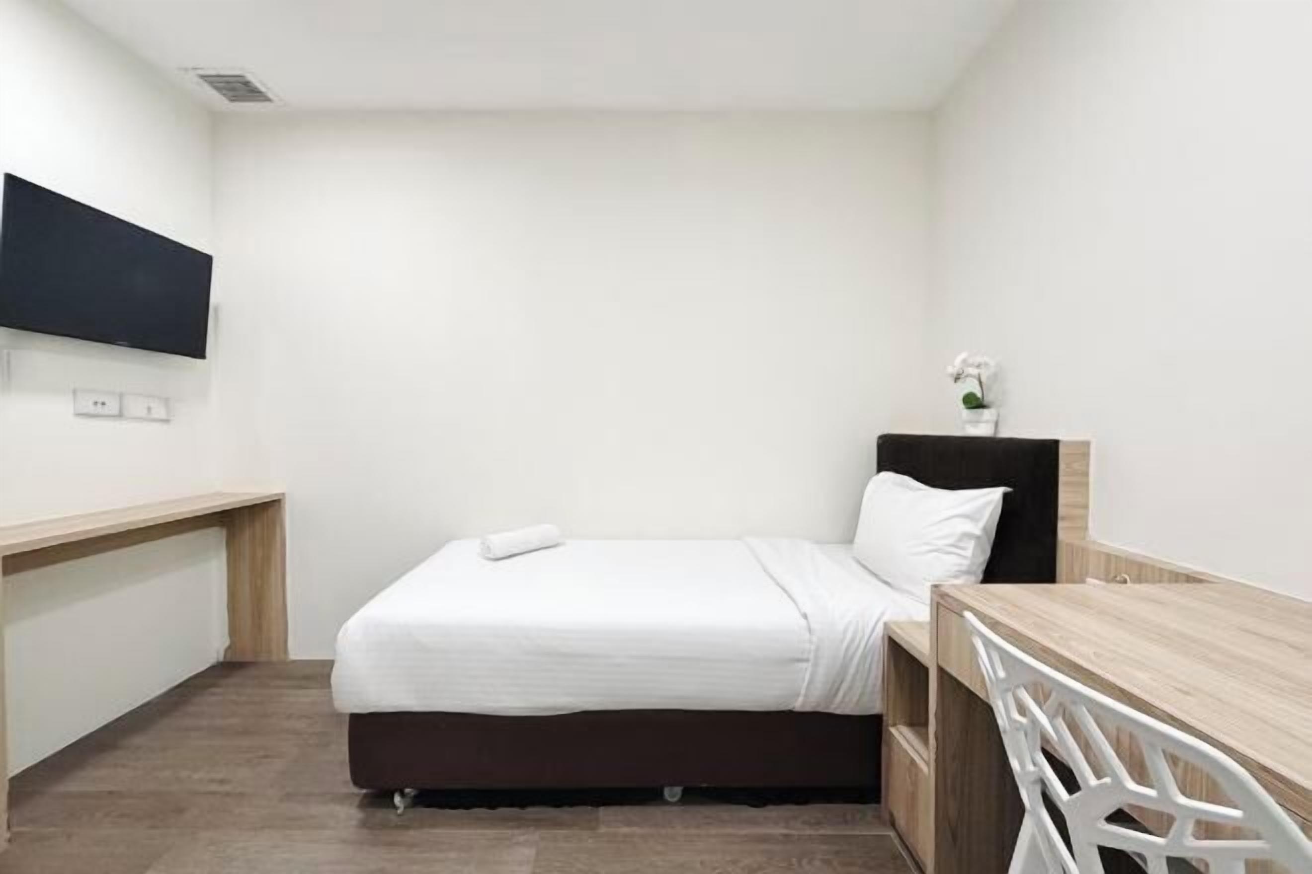 Safe på rommet, skrivebord, wi-fi (inkludert) og sengetøy