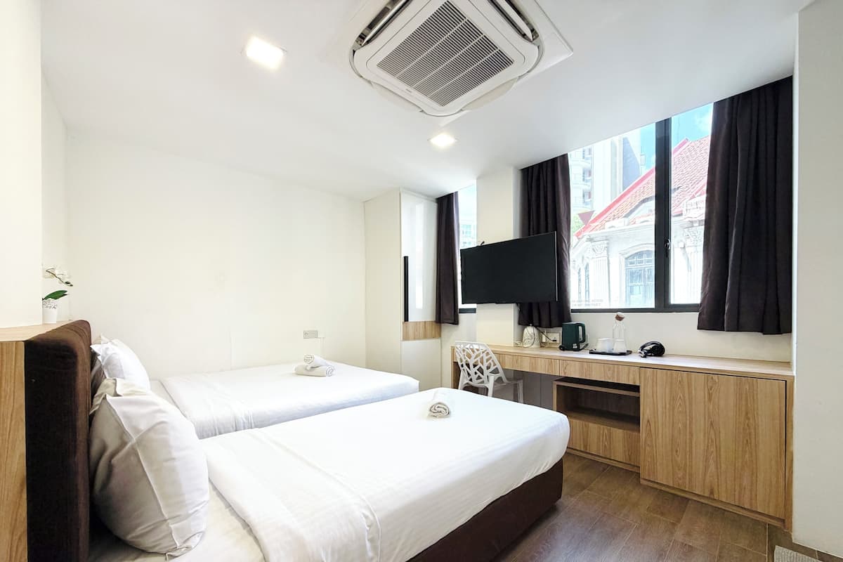 Classy Triple Room | Zimmersafe, Schreibtisch, kostenloses WLAN, Bettwäsche