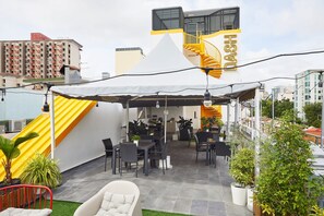 小型冷蔵庫、電子レンジ、電気ポット