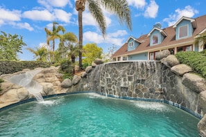 Et oppvarmet basseng