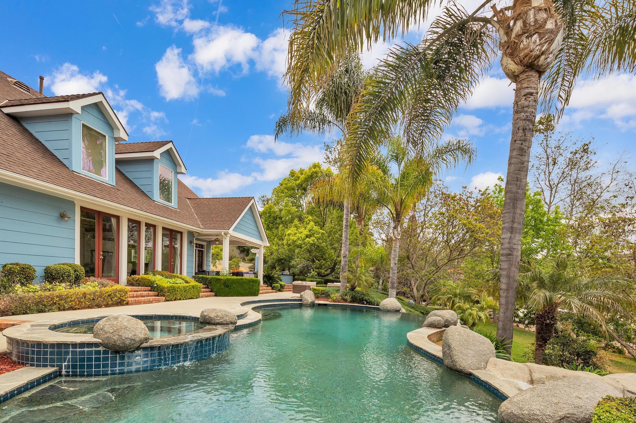 The Splash Zone - two pools & a waterslide! - New Listing