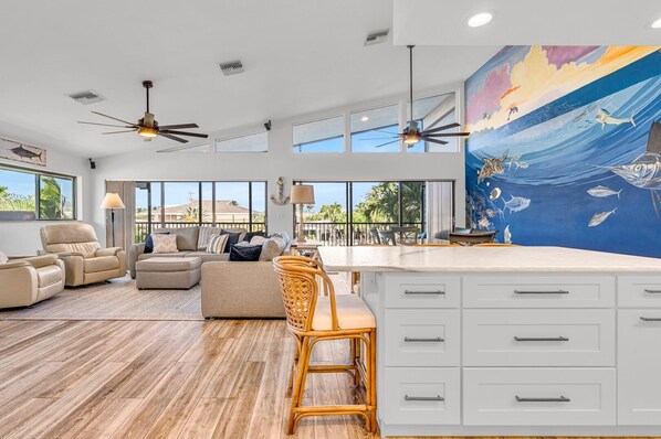 TV - P36 - Charming and immaculate 2 Bedroom, 2 bathroom stilted, half duplex with private pool (Key Colony Beach)