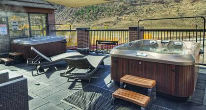 1 Bedroom Deluxe Condo, Kitchen, Sleeps 4, Skiing, Wyndham Durangow Resort!!