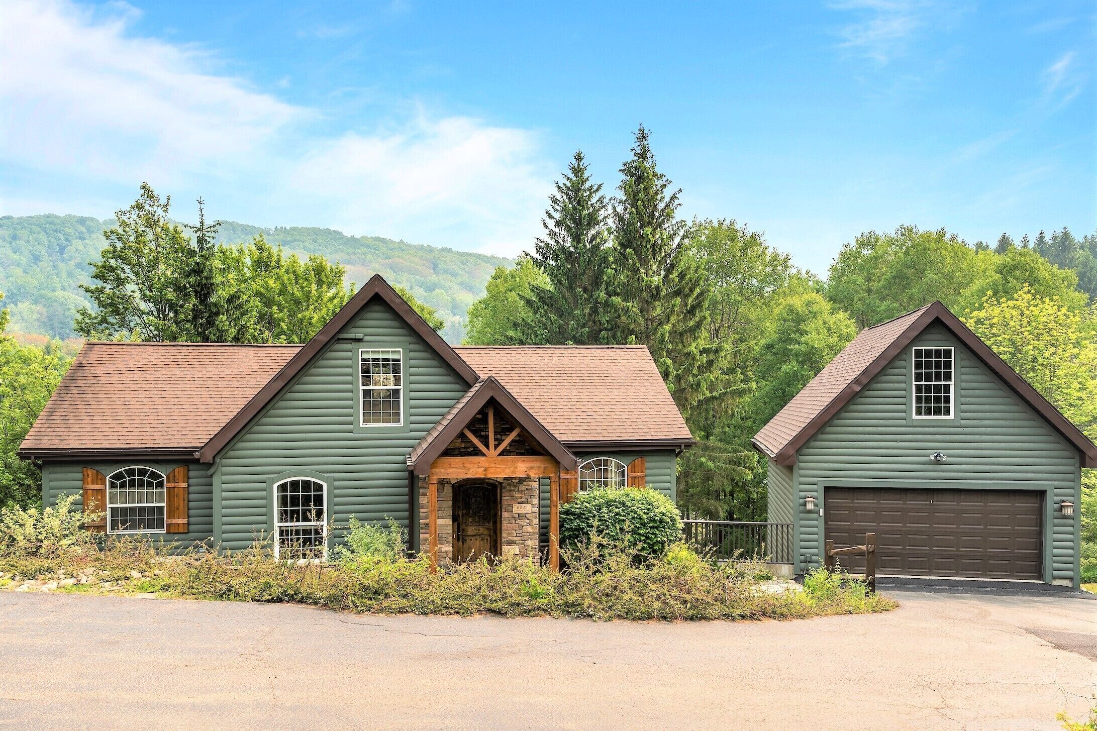 Gorgeous 5 Bdr w/Hot Tub - Walk to Holi-Mont!