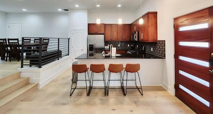Downtown Stay in East Austin @ 12th Street