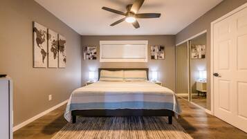 1 habitación, tabla de planchar con plancha, wifi gratis y ropa de cama