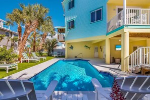 A heated pool - Reel Deal: Water Views, Elevator, Pool by Anna Maria Life Vacation Rentals (Anna Maria)