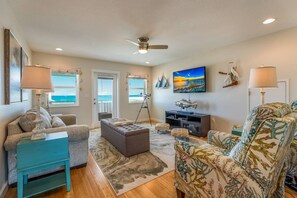 Smart TV, reproductor de DVD, tenis de mesa y libros 