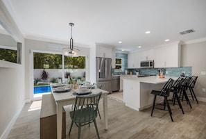 Fridge, microwave, oven, stovetop - Seabatical: 1.5 Blocks to Beach, Pool & Spa (Holmes Beach)