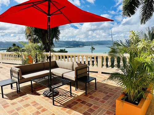 Falcon Oceanview 2br/2ba - Free Airport Transport/Gated Complex w/Security