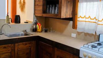 Refrigerador, horno, placa de cocina, cafetera/tetera