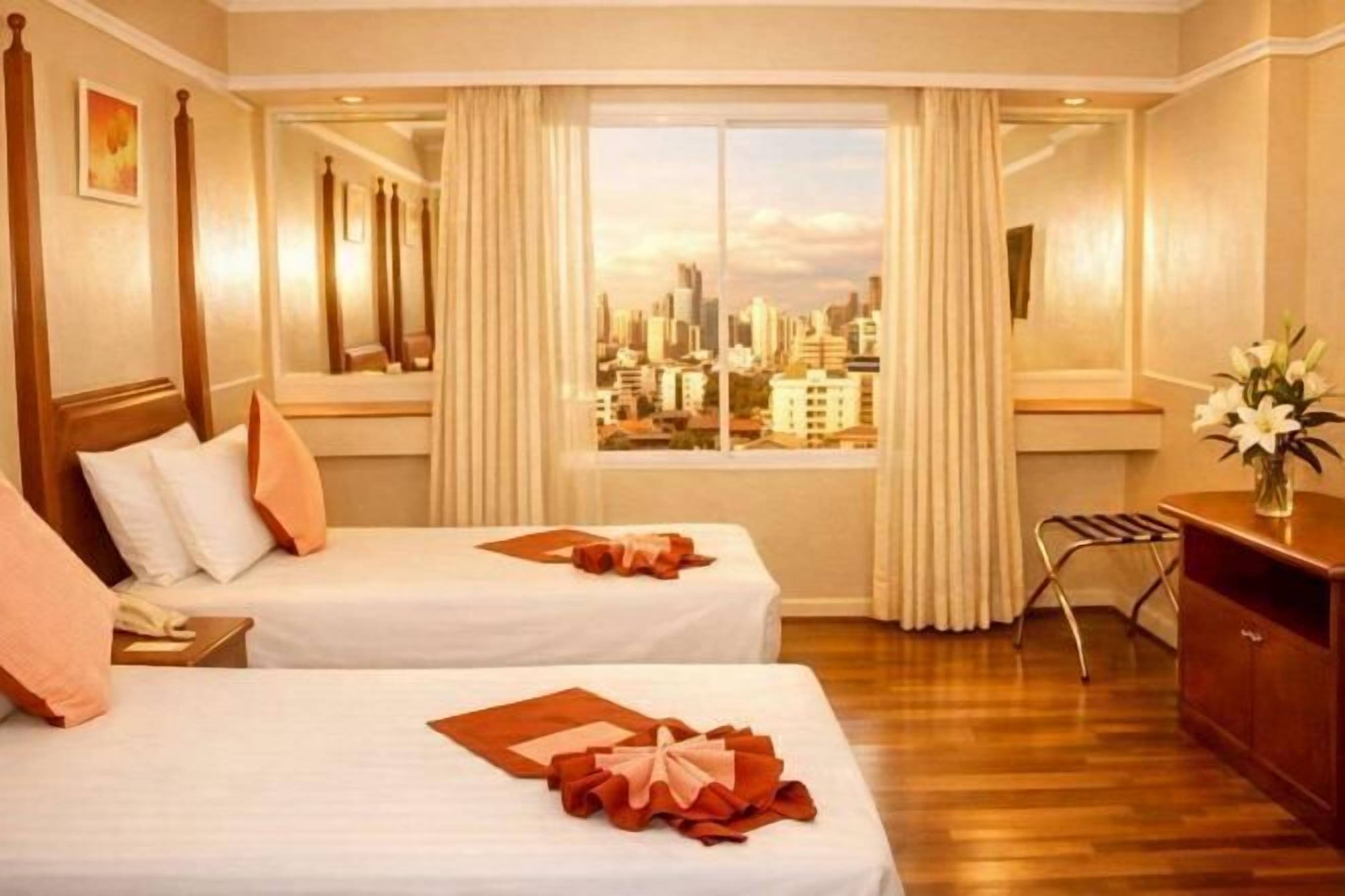 In-room safe, desk, soundproofing, free WiFi