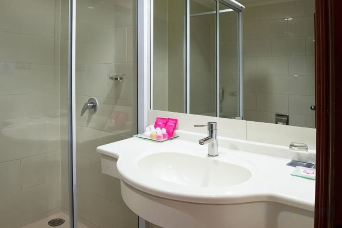 Bathroom | Separate tub and shower, free toiletries, hair dryer, bathrobes