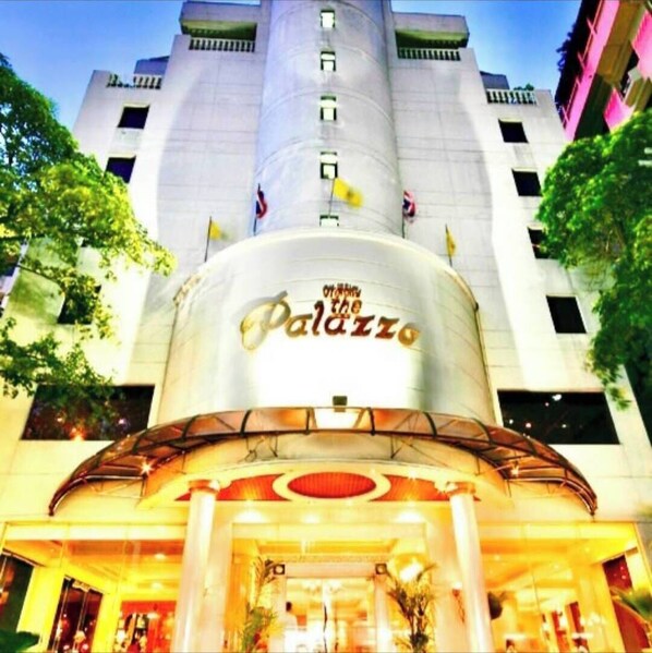 Vista frontal de la propiedad