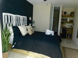 1 bedroom, travel cot, WiFi, bed sheets