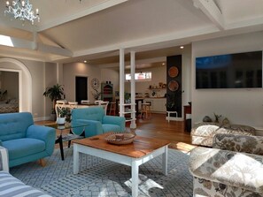 Interior - WinterGreen Manor, Glass Pavilion - stylish and charming minutes from Maleny (Balmoral Ridge)