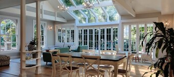 WinterGreen Manor, Glass Pavilion - stylish and charming minutes from Maleny