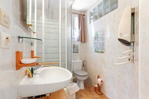 Shower, towels