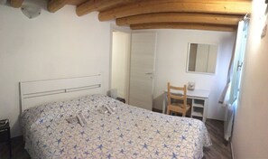 1 bedroom, WiFi, bed sheets - Apartment in historic center nestled between the island's calli and the lagoon (Chioggia)